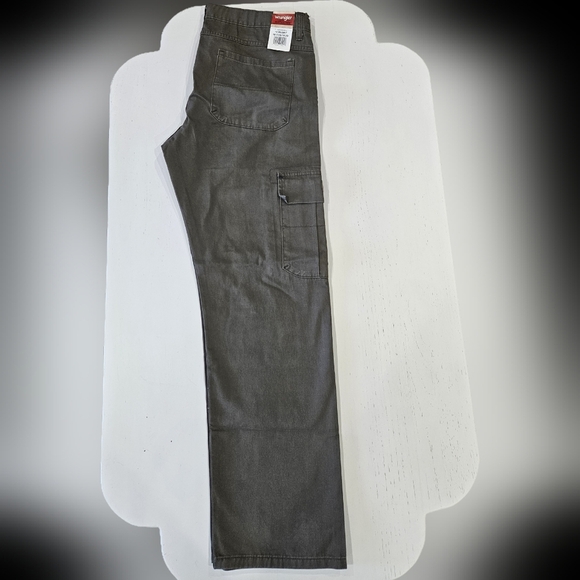 Wrangler Green Cargo Pants with Utility Design - Picture 5 of 7